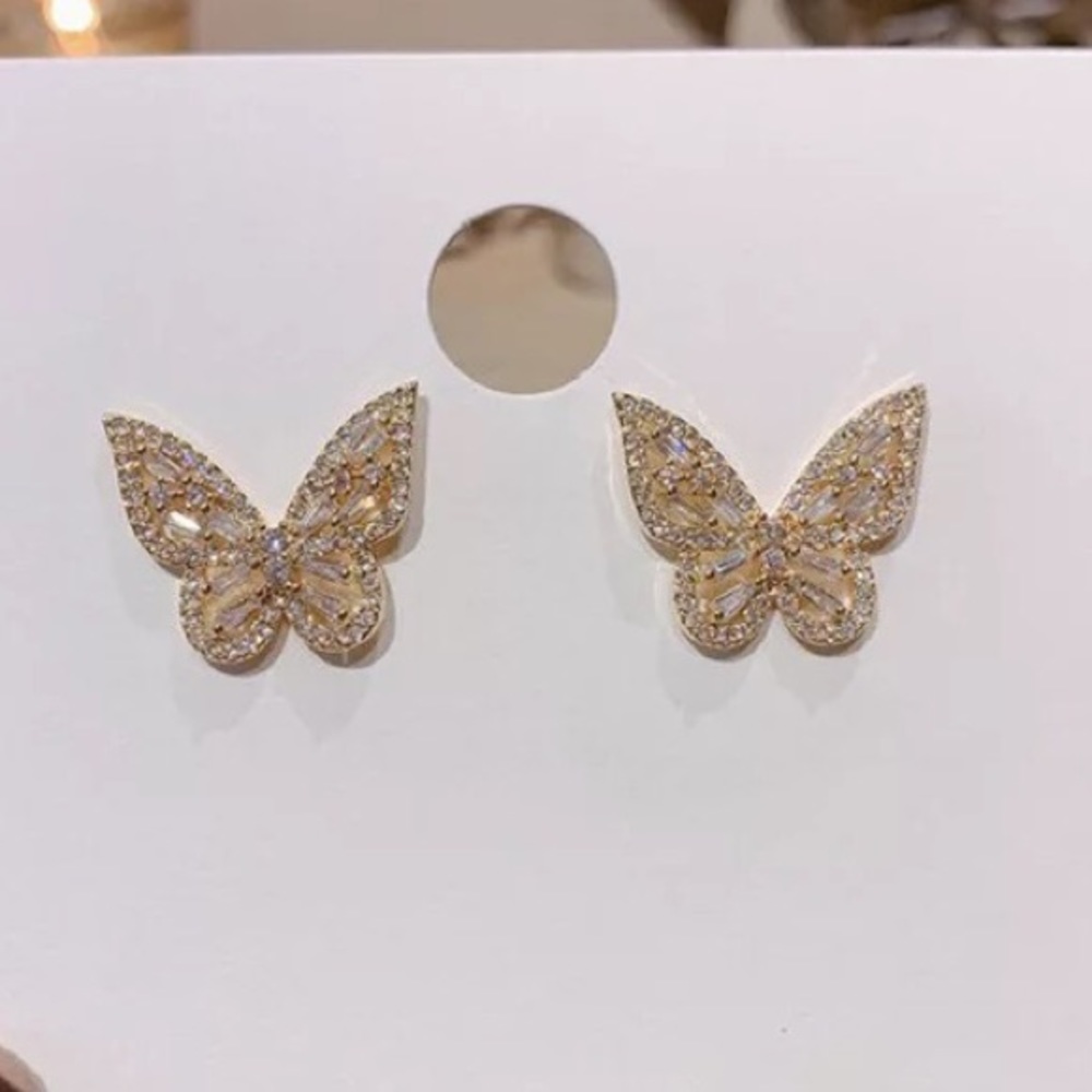 Mini Butterfly Baguette Earrings - Picture 6 of 8